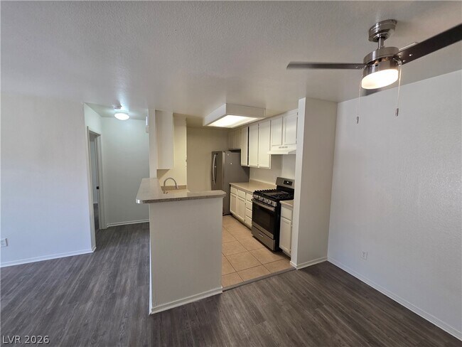 Building Photo - 4865 S Torrey Pines Dr