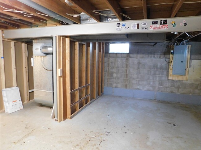 Building Photo - 32 Crystal Spring Ln