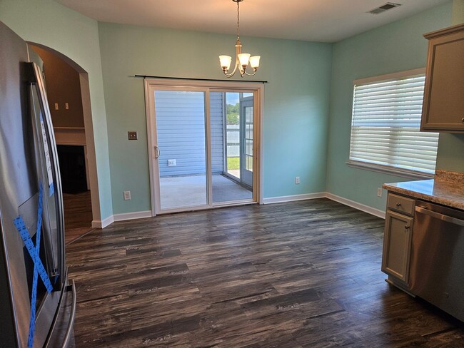 Building Photo - 3 Bedroom, 2 bath unfurnished home located in Bridgeport Community in Sneads Ferry