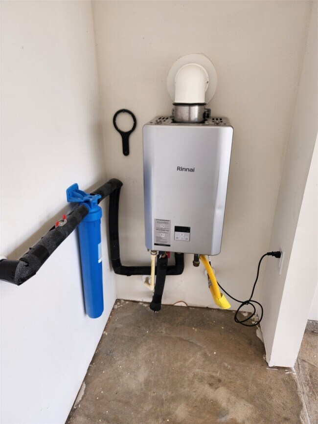 Building Photo - 1530 Grand Olympia Dr