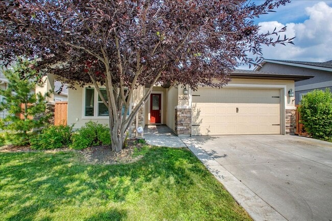 Primary Photo - Beautiful Home in Desired Hazelwood Subdiv...