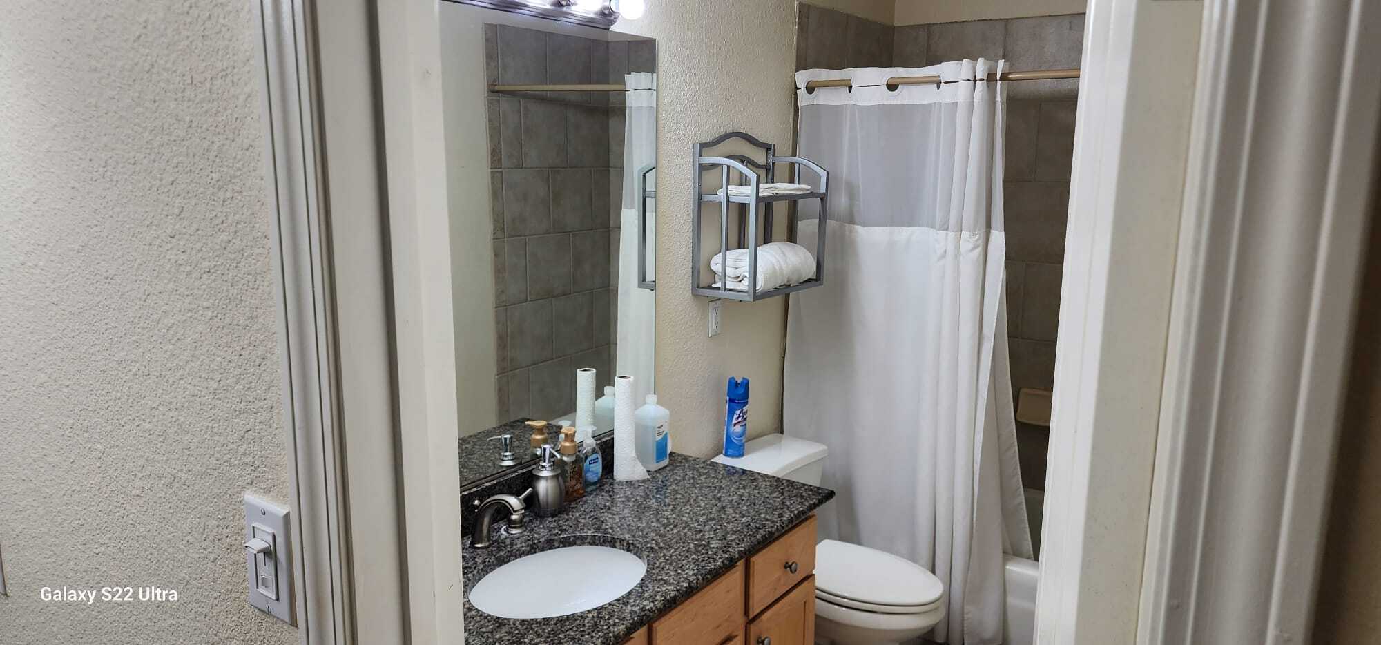 Building Photo - 746 Oakmont Ave