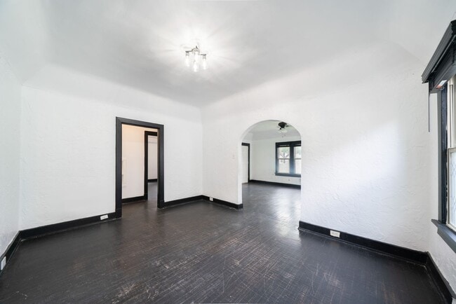 Building Photo - Charming Spanish Revival bungalow!