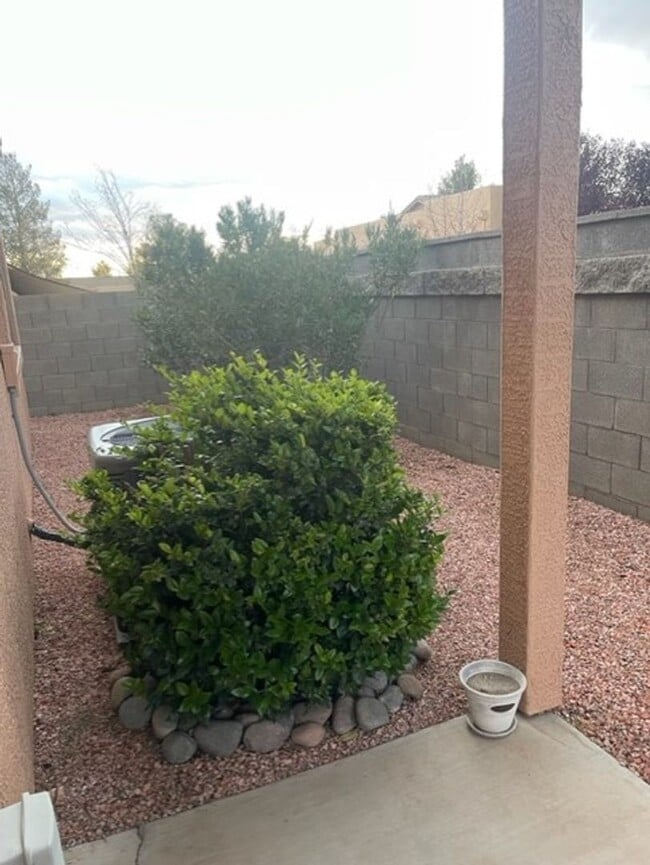 Building Photo - 1 Year rental only - 3-bedroom 2 bath Home...