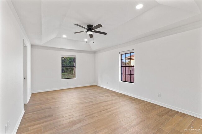 Building Photo - 104 Aldrin St