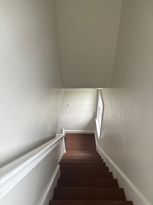 Building Photo - Cozy 3 Bedroom House, Yard-East End of Yor...