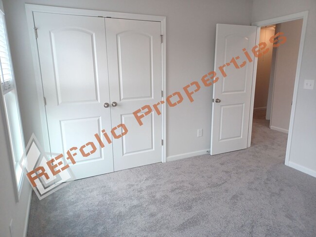 Building Photo - Beautiful 4BD 2.5BA Home w/Primary Suite o...