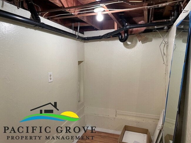 Building Photo - Available Soon! Two Bedroom with Bonus Room in Pacific Grove!