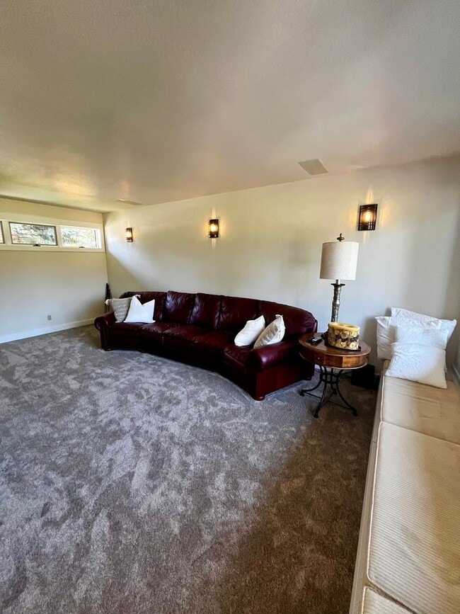 Building Photo - Executive Rental on Riverside Country Club...