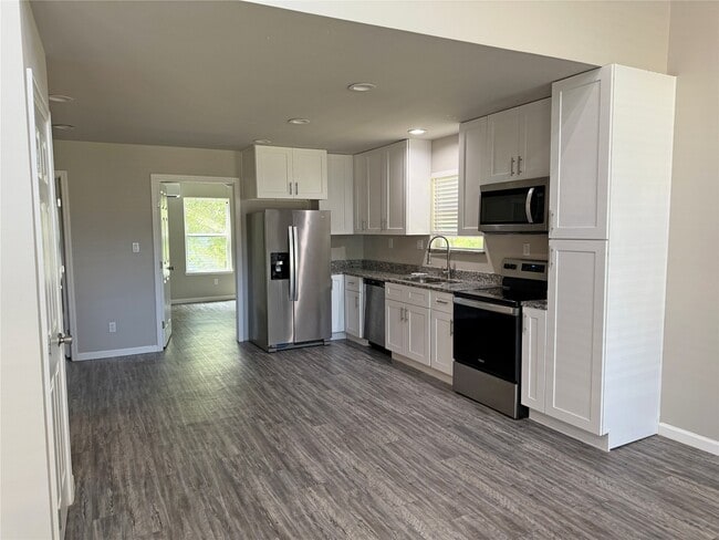 Building Photo - 220 St Croix Dr