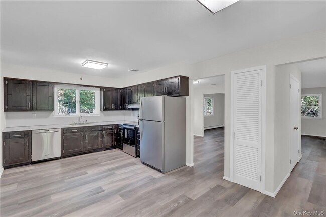 Building Photo - 7 Canterbury Ct