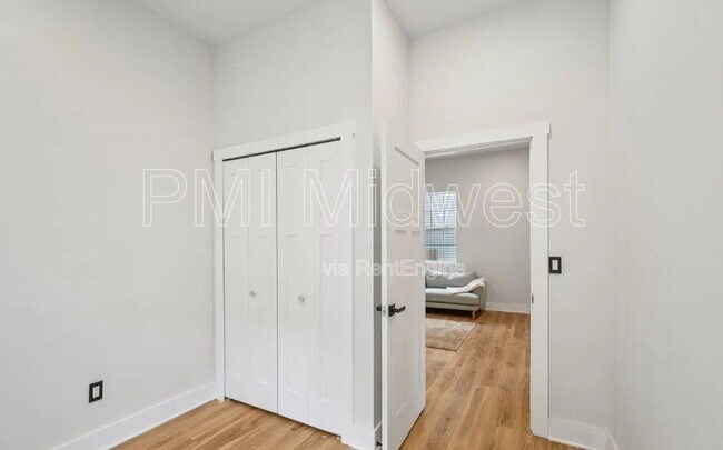 Building Photo - 941 King Ave