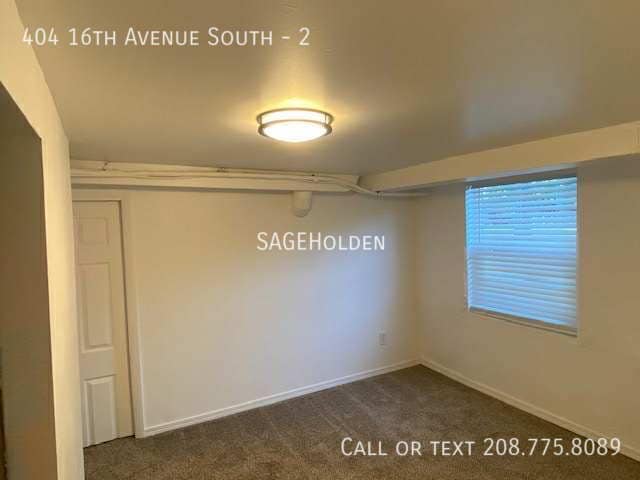 Building Photo - 404 16th Ave S