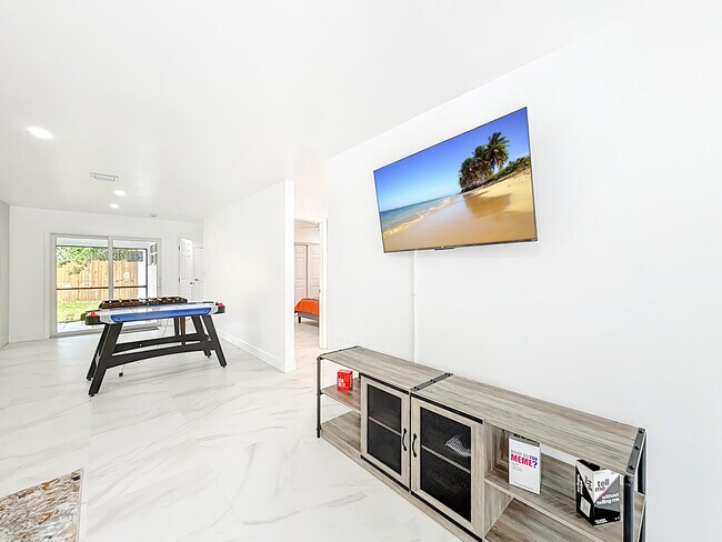 Building Photo - 635 Kingbird Cir