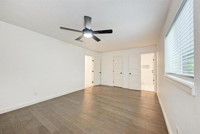 Building Photo - 6700 Kings Point