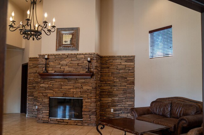 Building Photo - Ground floor spacious 2 Bedroom Condo near pool and gym