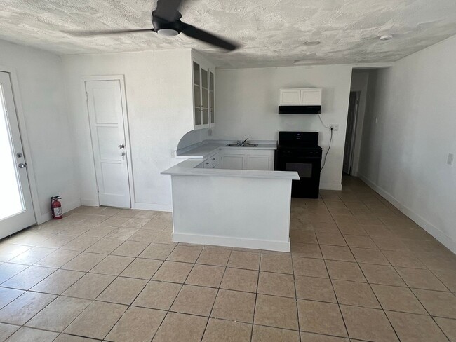 Building Photo - 2 Bedroom 1 Bath Home - Large Lot - Close to 29 Palms Marine Base