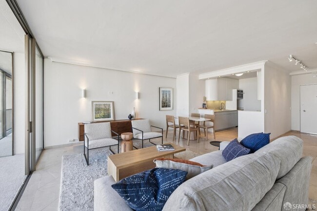 Building Photo - 999 Green St