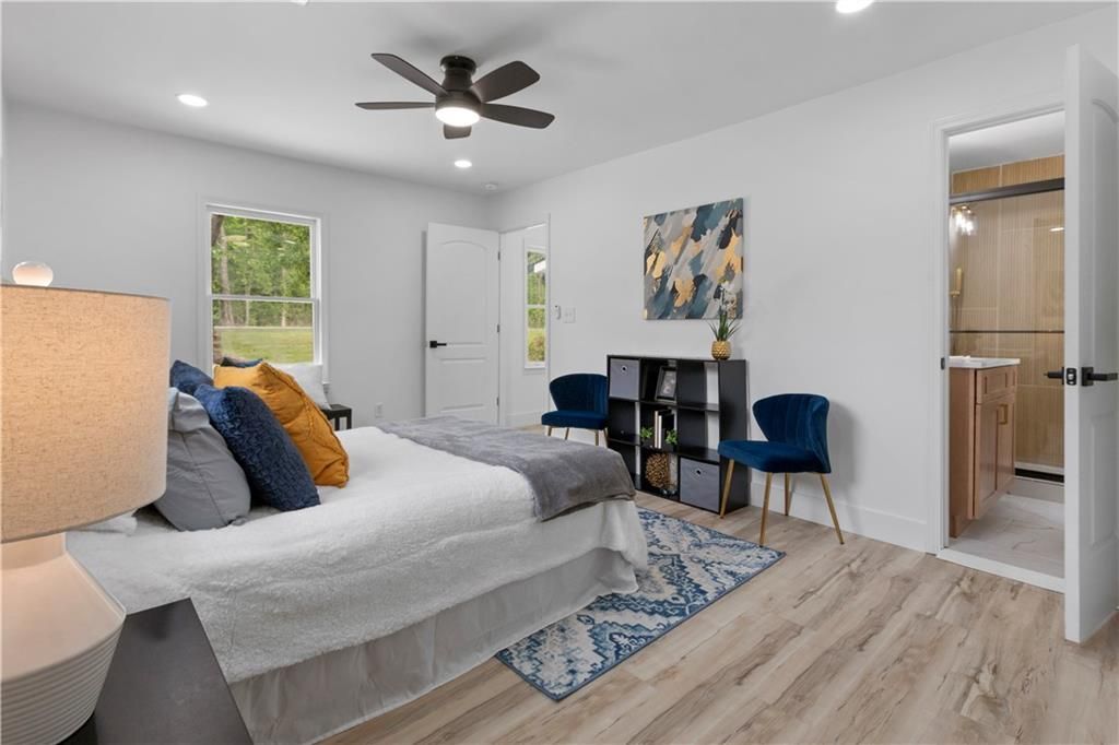 Building Photo - 2014 Fence Rd NE