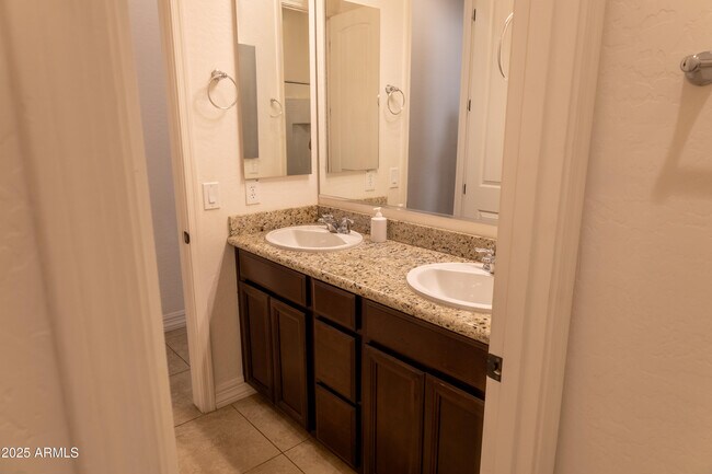 Building Photo - 4571 N Arbor Way