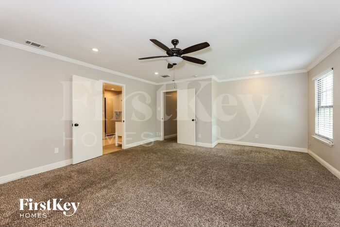 Building Photo - 213 Ripplewood Dr