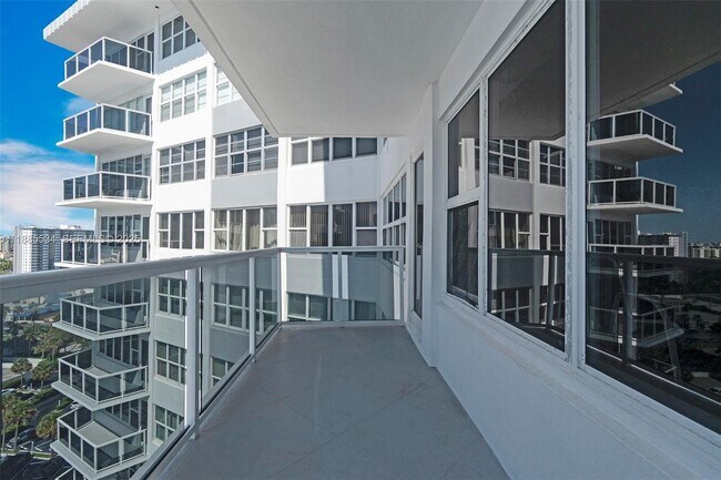 Building Photo - 3700 Galt Ocean Dr