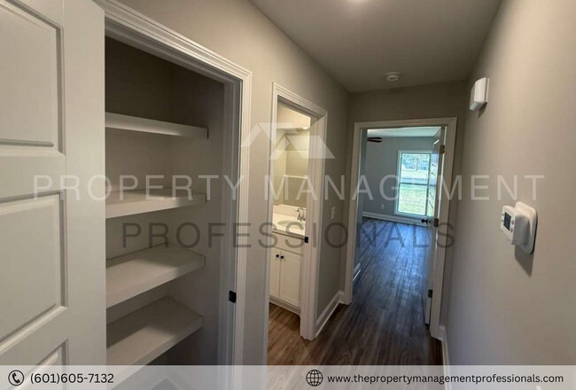 Building Photo - 563 Patrick Farms Dr