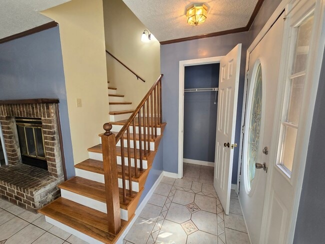 Building Photo - 2 Bedroom 2-1/2 Bathroom Townhouse Style Condo