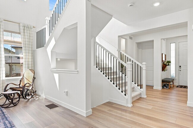 Building Photo - 3066 S Quaker St