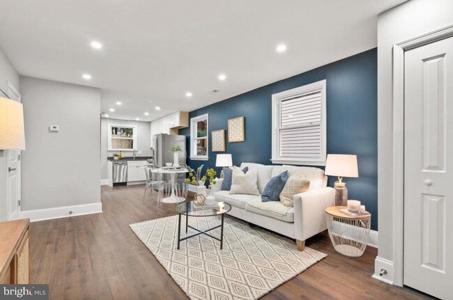 Building Photo - 612 44th St NE