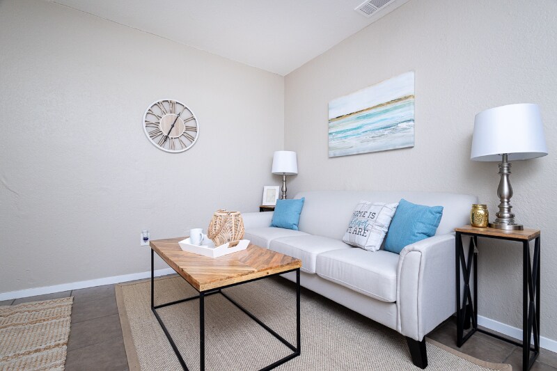 Building Photo - 1517 Nogales St