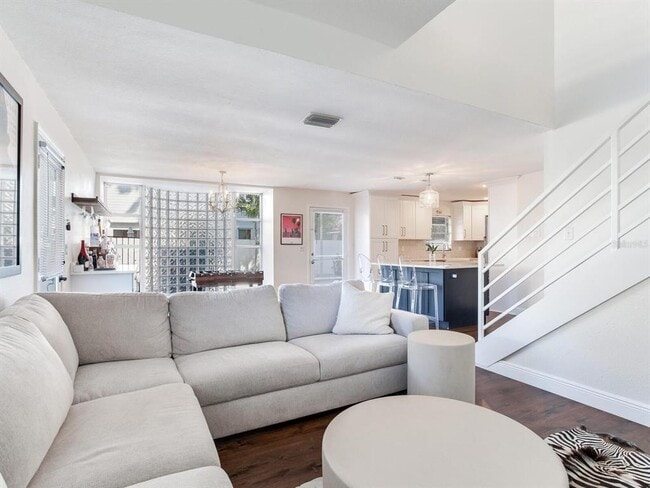 Building Photo - 3219 W San Juan St