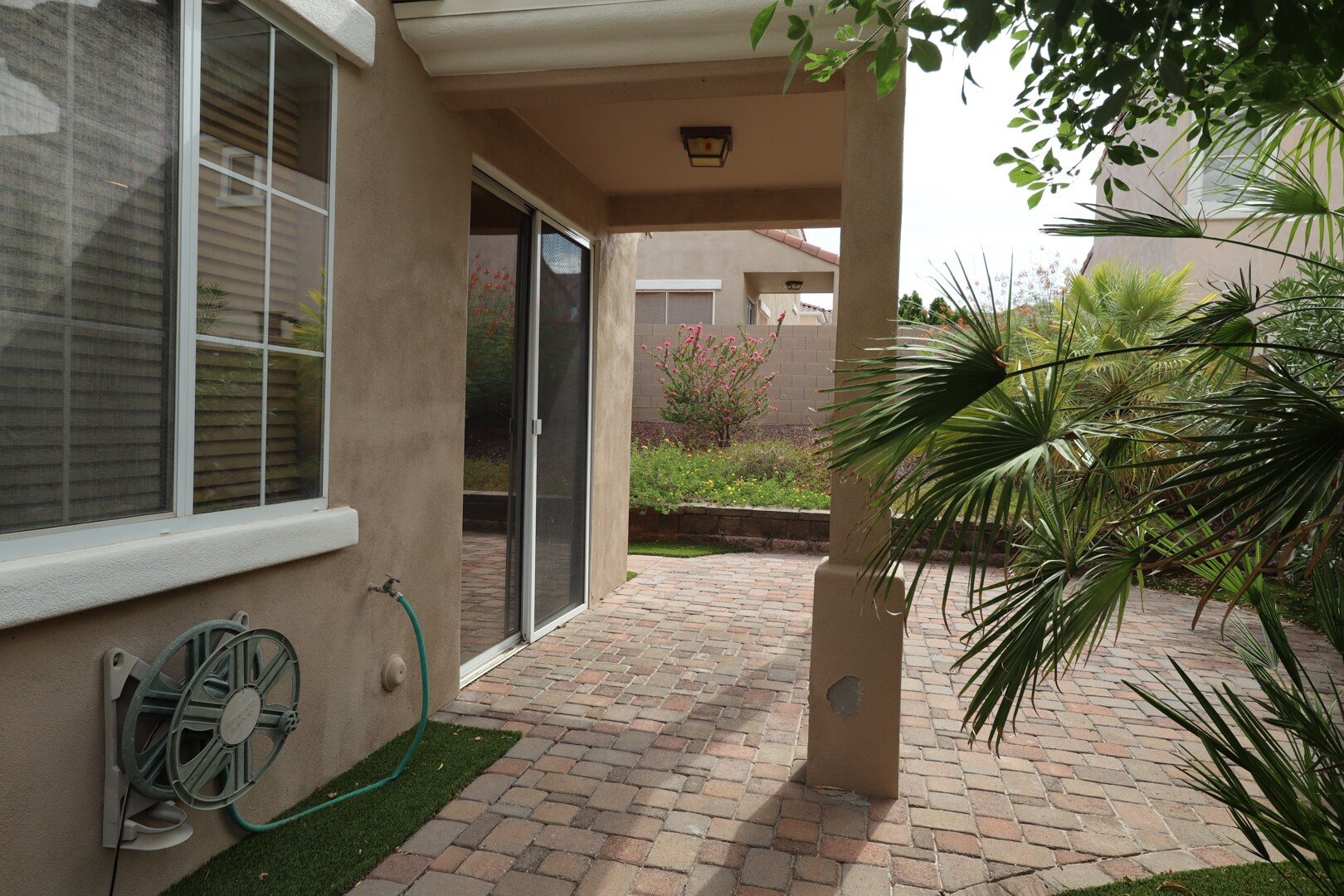 Building Photo - 207 E Mountain Sage Dr