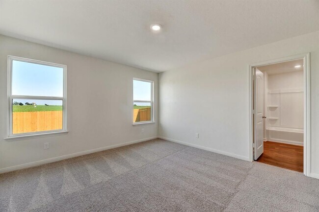 Building Photo - 18520 Quiet Range Dr