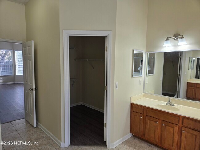 Building Photo - 1928 W Willow Branch Ln