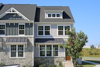 Building Photo - Dog-Friendly Townhome in Dunlora Park