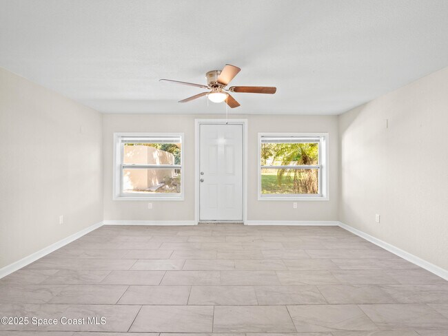 Building Photo - 7740 Pine Lake Dr