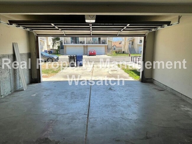 Building Photo - 4722 Xanadu Cir