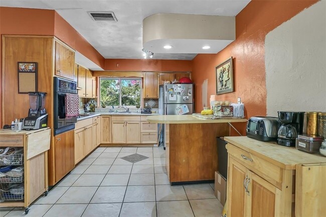 Building Photo - 525 Skylark Ln NW