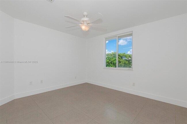 Building Photo - 555 E Dania Beach Blvd
