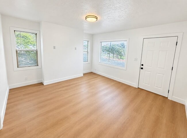 Building Photo - 16 N 100 W