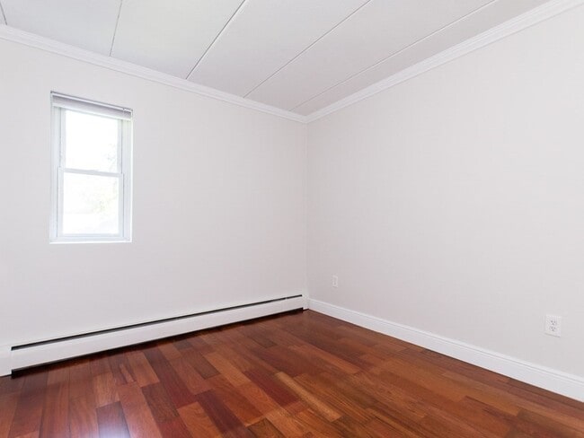 Building Photo - 28 Lee St