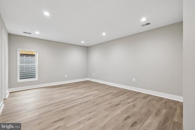 Building Photo - 735 N George Mason Dr
