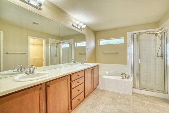 Building Photo - 2370 Windmill Dr