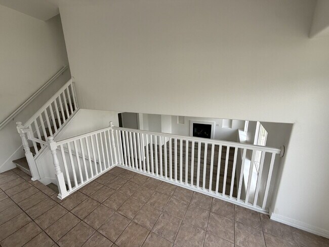 Building Photo - "Charming, newly renovated, 4-Bed, 3-Bath ...