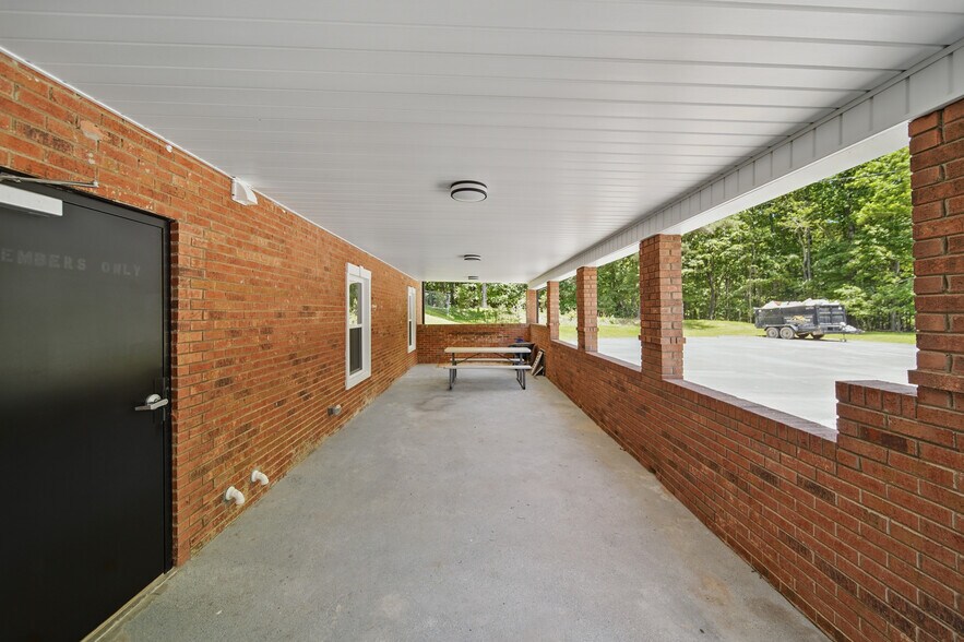 Building Photo - 216 Legion Dr