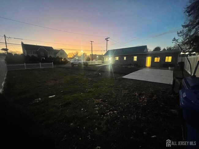 Building Photo - 1515 Thomas Ave