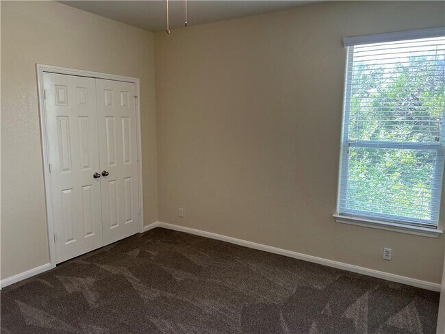 Building Photo - 2400 Allred Dr