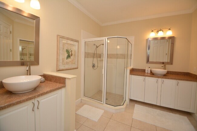 Building Photo - Furnished townhome! Located in Plantation ...