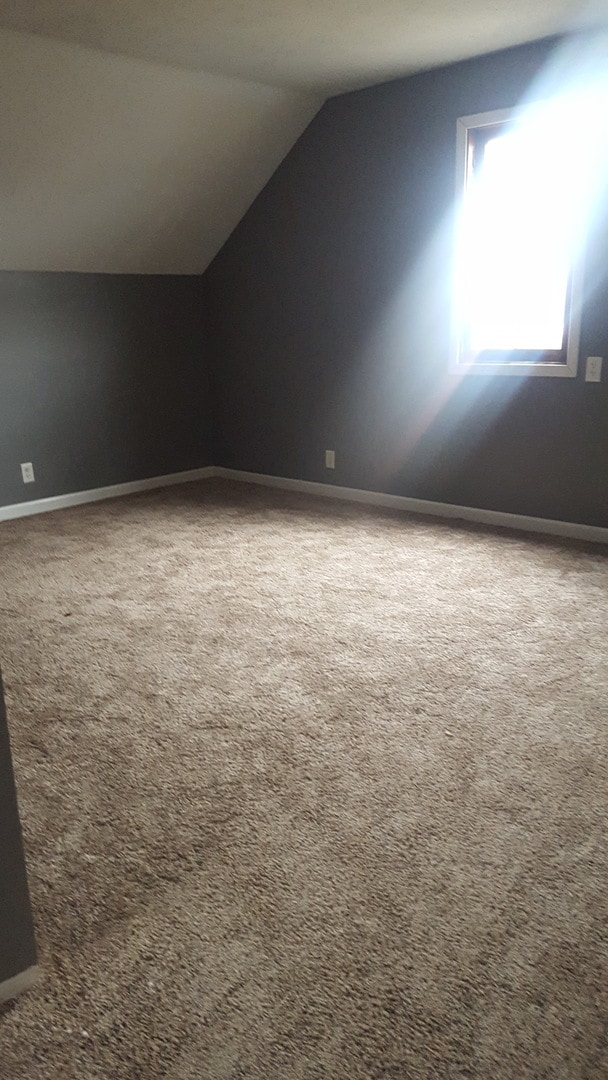 Building Photo - Charming Single family home Central location